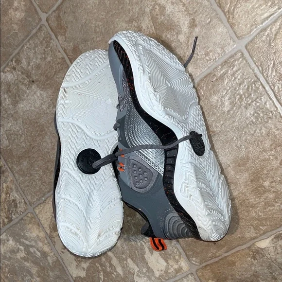 AND1 Men's Charcoal and Orange Athletic Shoes - Picture 4 of 9